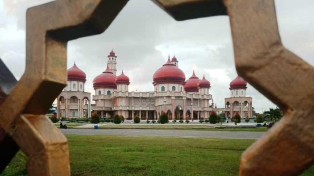 Duar! Pengeras Suara Masjid Agung Meulaboh Seharga Rp1 M Disambar Petir