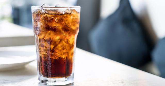 Bahaya! Terlalu Banyak Minum Soda Bisa Ganggu Kesehatan Mental
