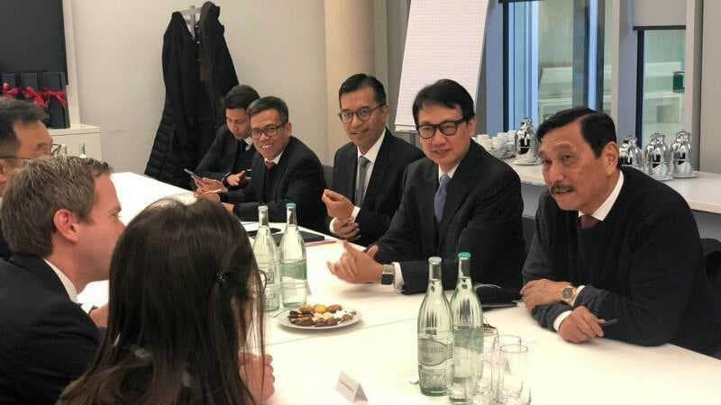 Luhut Undang Perusahaan Kimia Asal Jerman Berinvestasi di Tanah Air