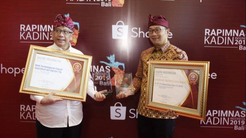Ridwan Kamil Terima Penghargaan Gubernur Terbaik di Kadin Award 2019