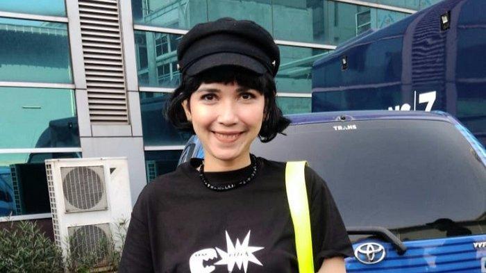 Belum Menikah, Dinda Kanya Dewi Sudah Tinggal dengan 'Mas Joko Dan Budi'