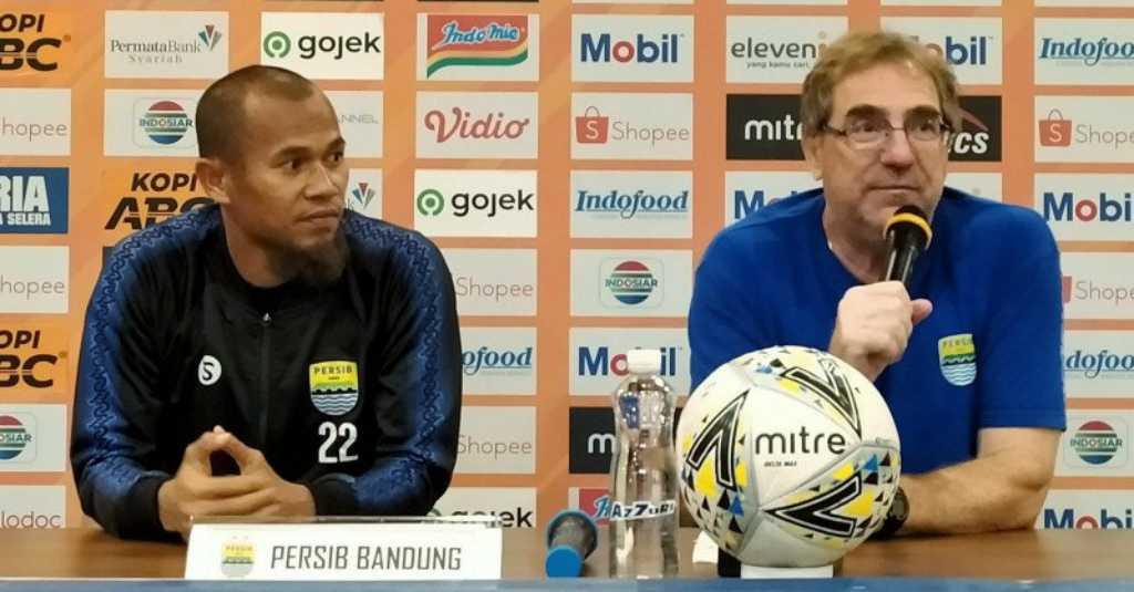 Persib Tanpa Ezechiel Lawan Persela