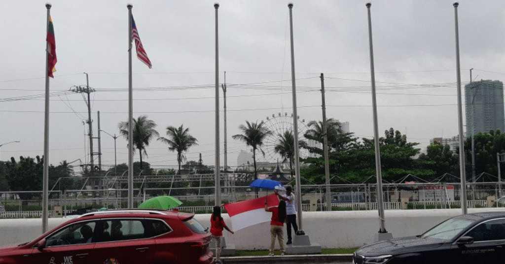 Hujan Angin di Manila, Bendera Kontingen SEA Games 2019 Terpaksa Diturunkan