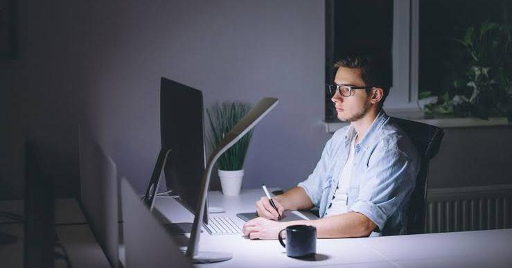 Sering Kerja Shift Malam Tingkatkan Risiko Obesitas, Ini Penyebabnya