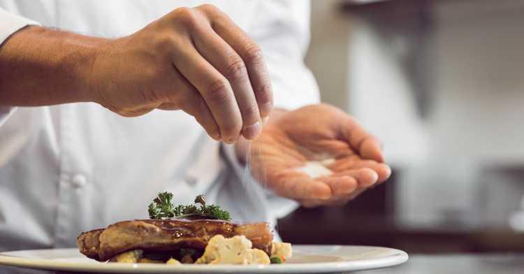 Awas! Terlalu Sering Konsumsi Makanan Asin Picu Obesitas pada Anak