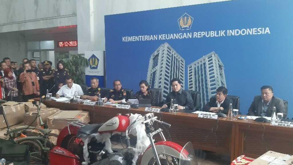Menteri Erick Thohir Copot Dirut Garuda Ari Askhara Soal Onderdil Harley