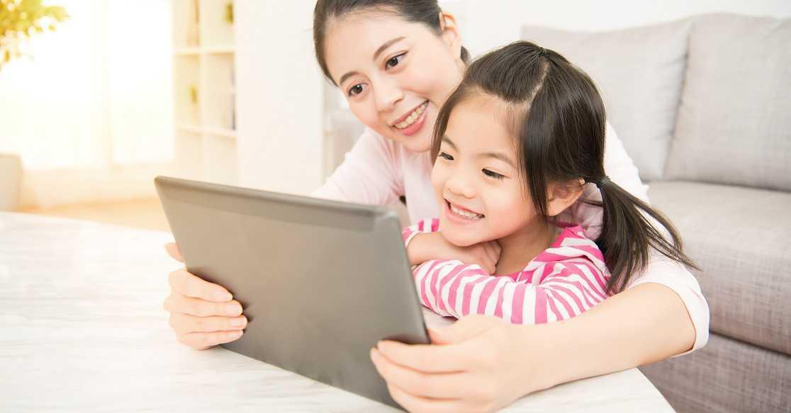 Ini Usia yang Ideal untuk Kenalkan Internet dan Medsos pada Anak