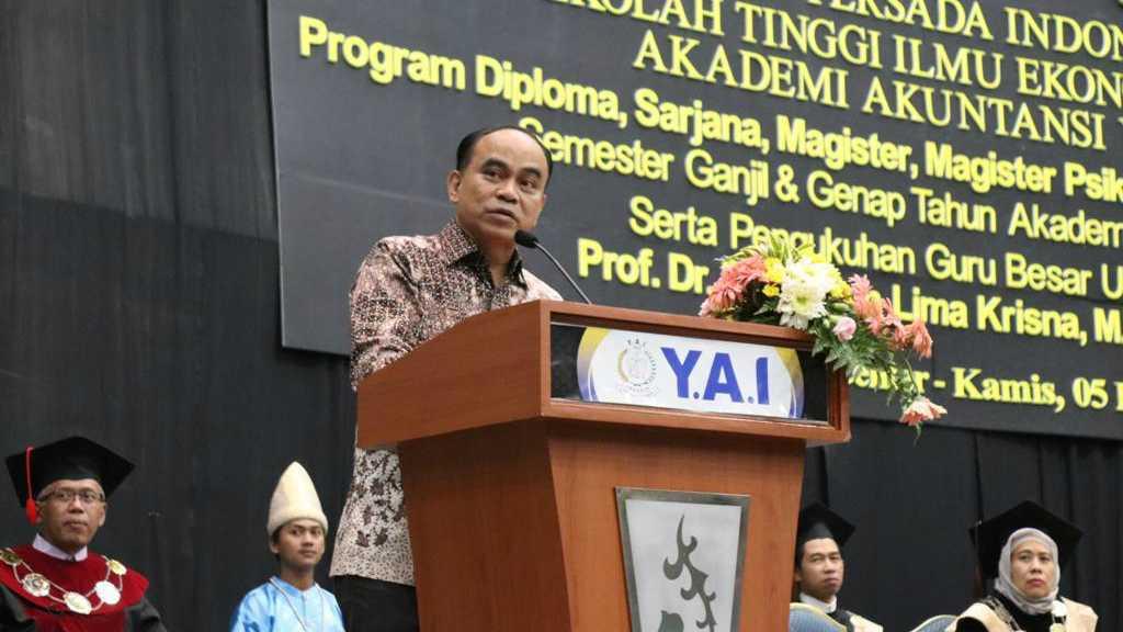Wamendes Budi Arie Imbau Sarjana Baru Bersiap Hadapi Persaingan Global