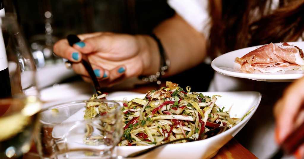 Ini Akibatnya Jika Anda Makan Terlalu Cepat