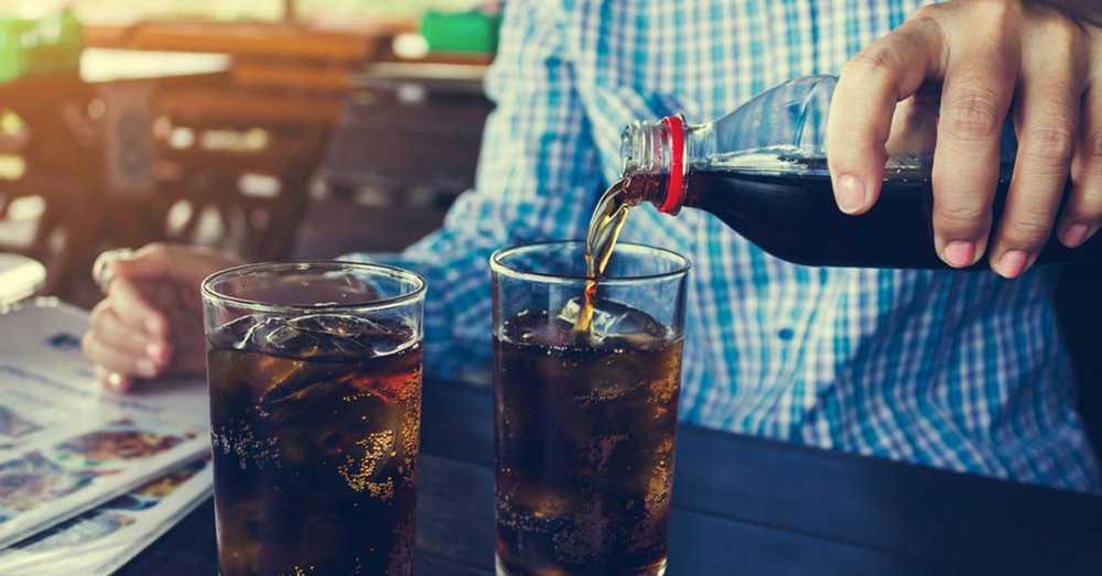 Benarkah Keseringan Minum Soda Bisa Turunkan Produksi Sperma?
