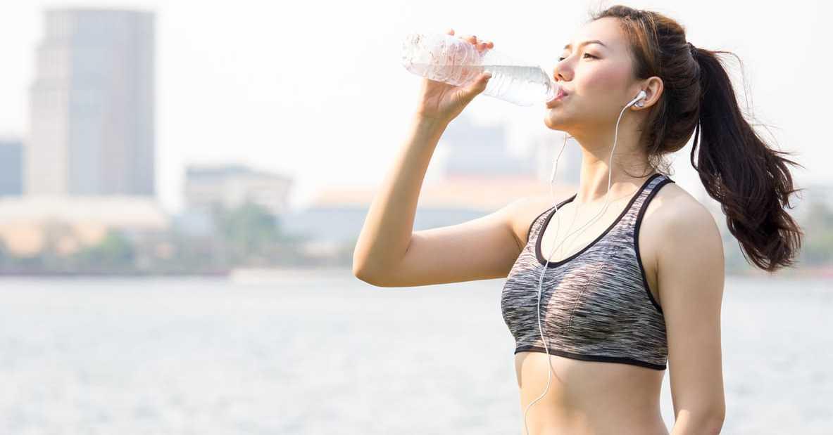 Awas Keliru! Ini 5 Kebiasaan yang Salah Saat Konsumsi Air