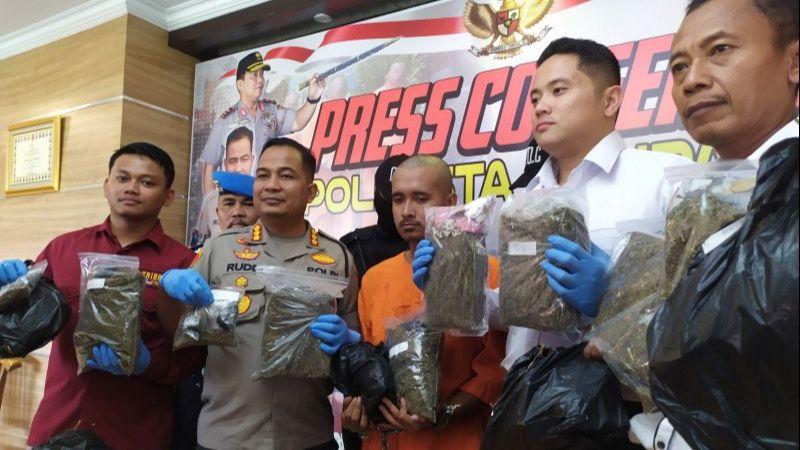Polisi Bekuk Kurir Narkoba, Ditemukan 7,6 Kilogram Ganja saat Digeledah