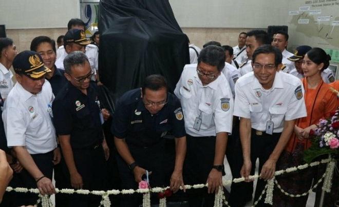 Patung Bung Karno Diresmikan di Stasiun Blitar