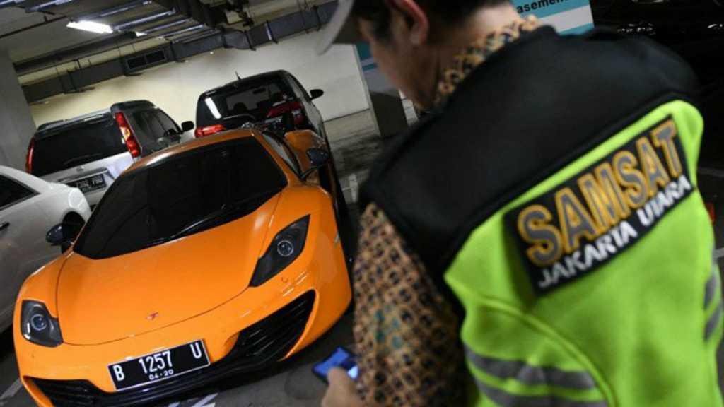 8 Mobil Mewah Tunggak Pajak, Pemilik Diburu hingga ke Mal Puri Indah