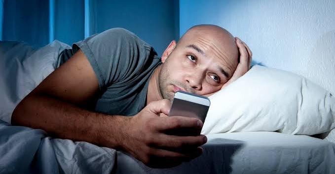 Penelitian: Sering Main Gadget di Malam Hari Bisa Merusak Keturunan