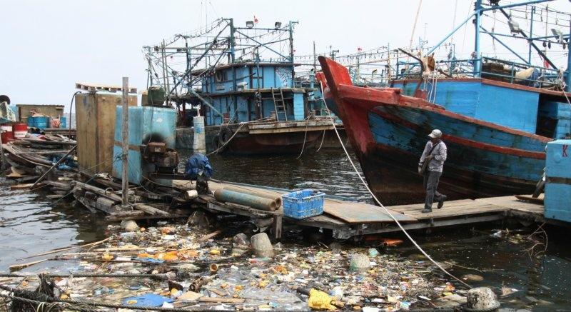 Studi LIPI: 59 Persen Sampah di Teluk Jakarta Berupa Plastik