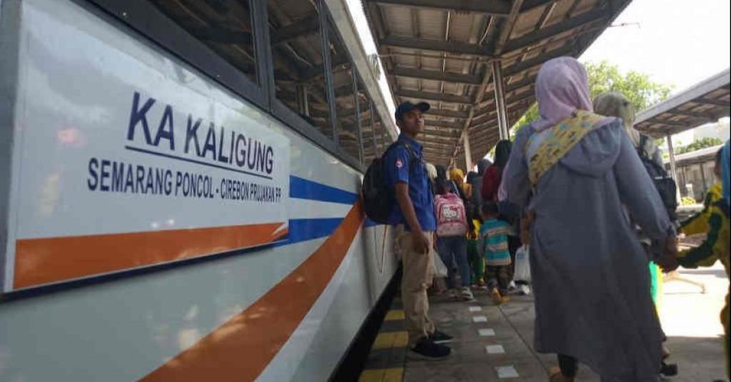 Tiket Kereta Api untuk Libur Natal dan Tahun Baru Telah Terjual 50 Persen