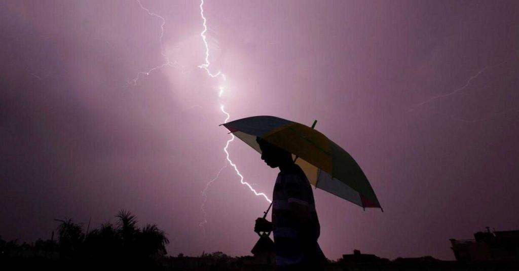 Musim Hujan Nih, Ini 6 Tips Aman untuk Melindungi Diri saat Ada Petir