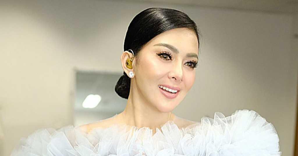 Kurangi Kesibukan Bekerja, Syahrini Masih Adaptasi Sebagai Istri