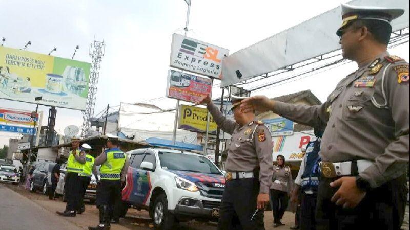 Polda Jabar Larang Warga Berwisata dengan Mobil Bak Terbuka