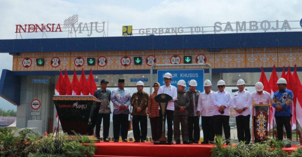 Presiden Jokowi Resmikan Jalan Tol Pertama di Kalimantan