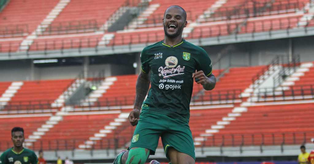 Aji Santoso Tak Akan Biarkan Persija Rusak Catatan Positif Persebaya