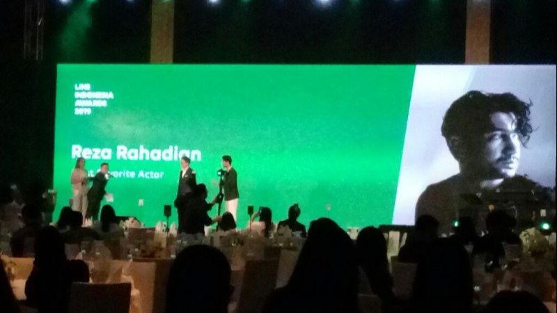 Reza Rahadian serta Najwa Shihab Raih Penghargaan di LINE Indonesia Awards