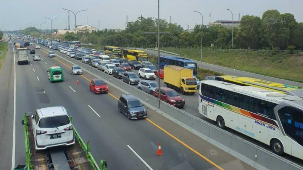 Contraflow Tol Japek Diperpanjang hingga Kilometer 61