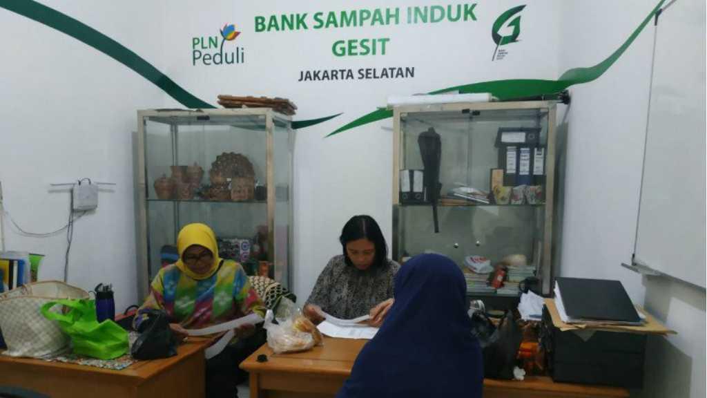 Menengok Sinegri PLN dalam Pengelolaan Sampah