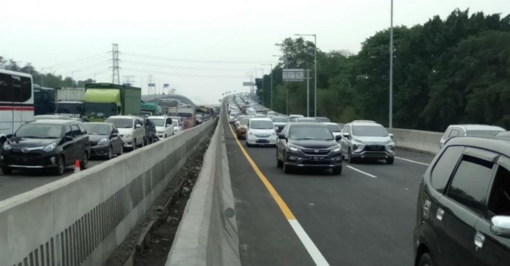 Cairkan Kepadatan, Tol Jakarta-Cikampek Diberlakukan Contraflow
