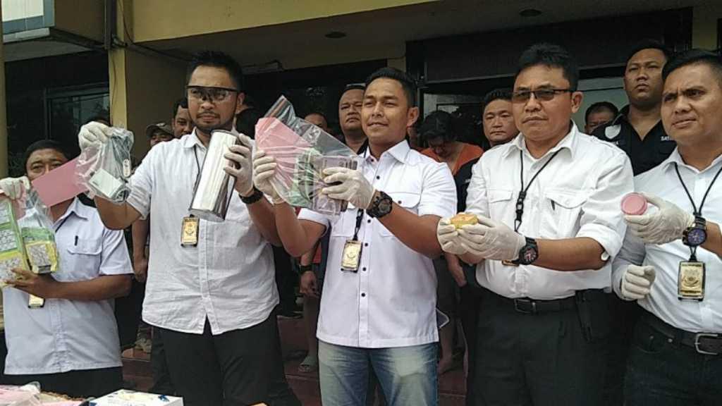 Pelaku Judi Batu Goncang di Kawasan Food Garden Mal Season City Diciduk