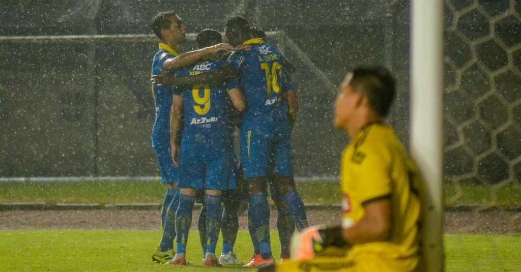 Umuh Kecewa Berat Persib Gagal Penuhi Target 5 Besar