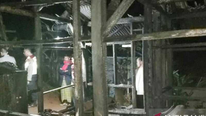Tungku Kayu Sebabkan Sebuah Rumah Terbakar, Seorang Nenek Tewas Terpanggang