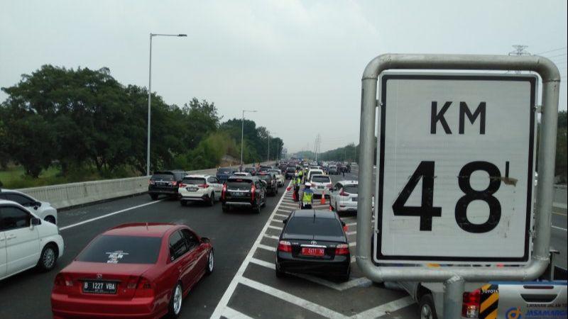Arus Lalin di Tol Japek Ramai Lancar Setelah 6 Jam Diberlakukan Contraflow