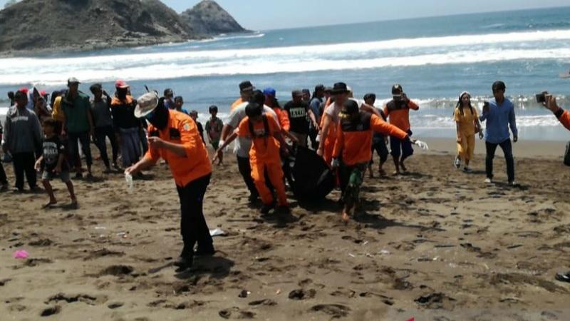 Sempat Hilang Terseret Ombak Pantai Selatan, Pemuda Ini Ditemukan Tewas