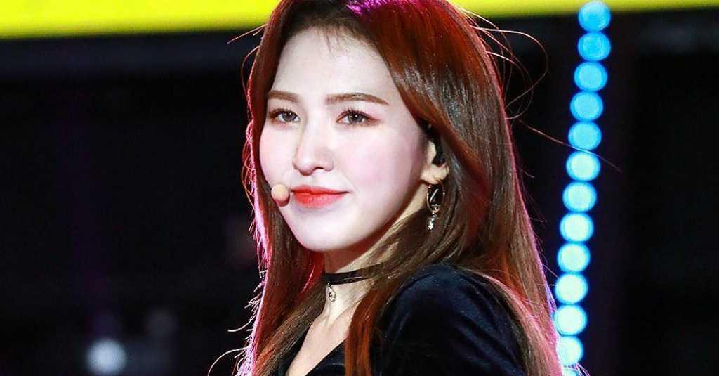 Wendy 'Red Velvet' Terjatuh dari Panggung Hingga Patah Tulang Panggul