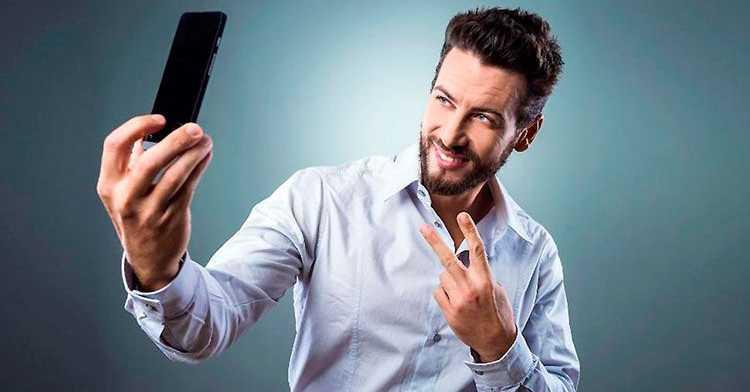 Studi: Pria yang Suka Posting Foto Selfie Cenderung Psikopat