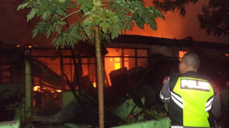 Tujuh Rumah Dinas TNI AD Terbakar Usai Disambar Petir