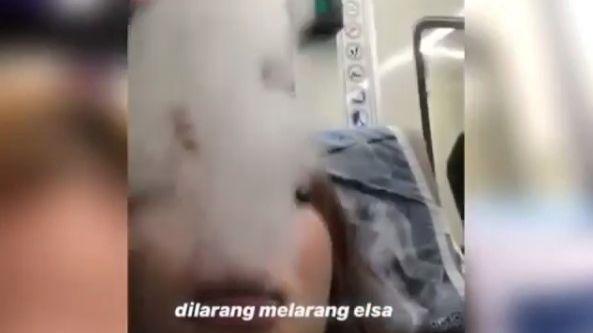 Video Viral Wanita Isap Vape di Kereta Bikin Netizen Geram