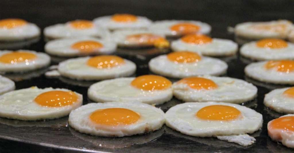 Konsumsi Telur dengan Sayuran Mentah Bisa Menambah Penyerapan Karotenoid