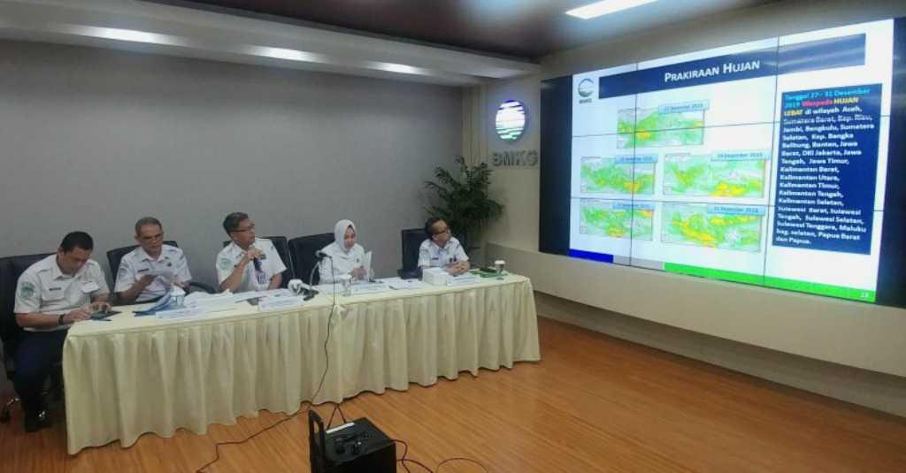 BMKG Sebut Topan Phanfone Tak Ganggu Malam Tahun Baru di Indonesia