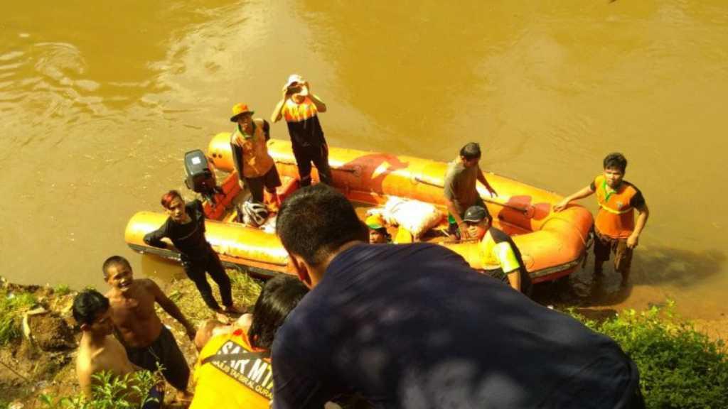 Bocah yang Hanyut di Sungai Ciliwung Akhirnya Ditemukan, Begini Kondisinya