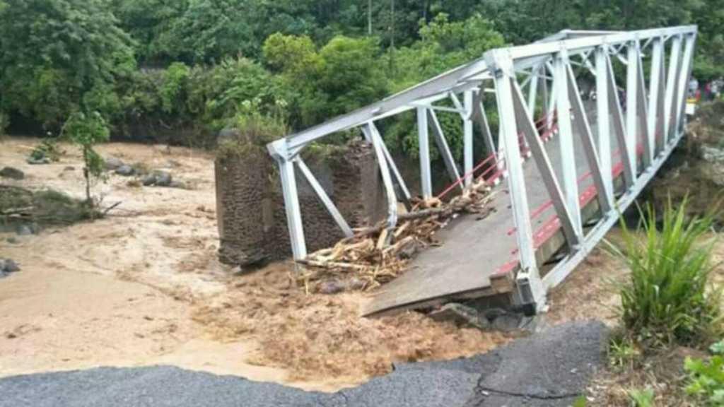 Jembatan di Lahat Putus, 7 Rumah Warga Digulung Luapan Air