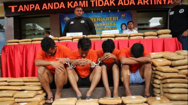 Demi Uang Rp50 Juta, Empat Pemuda Ini Nekat Antar 374 Kg Ganja ke Jakarta