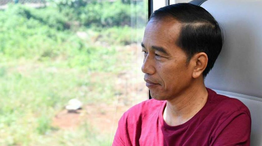 Nonton Film 'Dilan 1990', Jokowi Langsung Rindu Berat sama Iriana