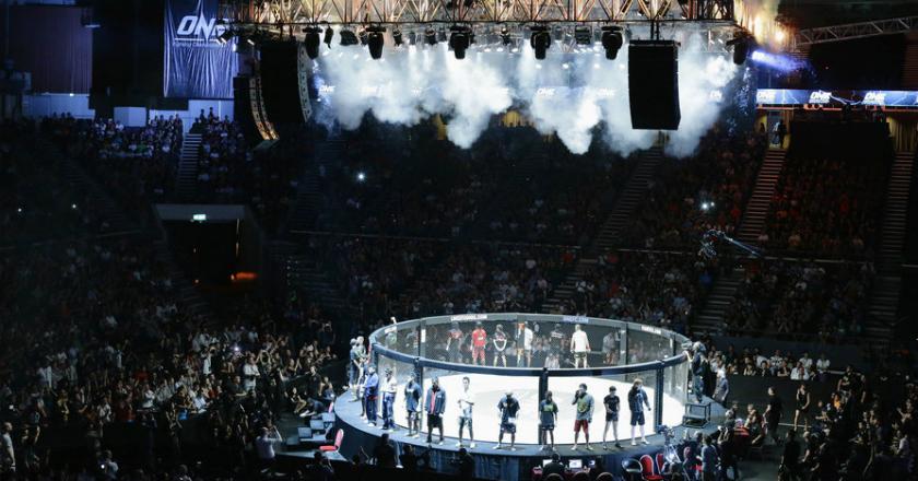 Sadis! Wasit Ini Tundukkan Petarung MMA yang Dinyatakan Kalah TKO