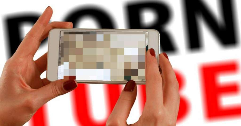 Wanita Ini Nekat Telanjang di Depan Perziarahan Katolik di Prancis