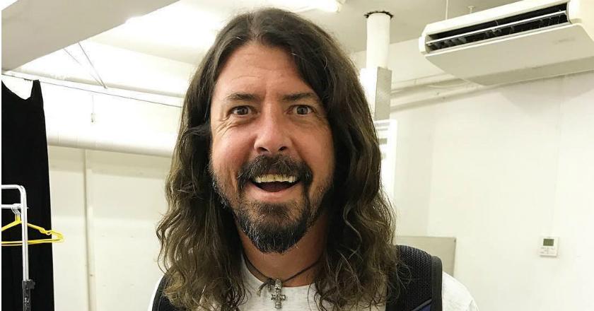 Kehilangan Suara Menjelang Konser, Dave Grohl Salahkan Bono