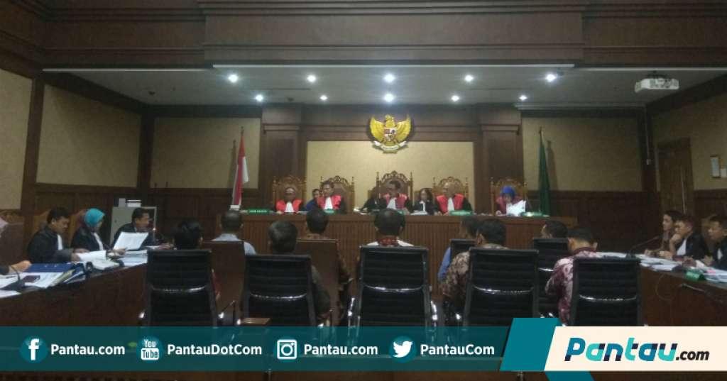 Panik Ada OTT KPK, Saksi Bakar Catatan Uang Gratifikasi Zumi Zola