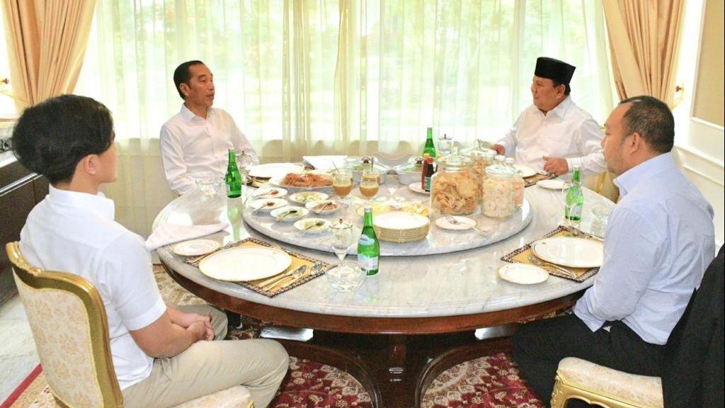 Prabowo dan Putranya Bertemu Presiden Jokowi di Yogyakarta